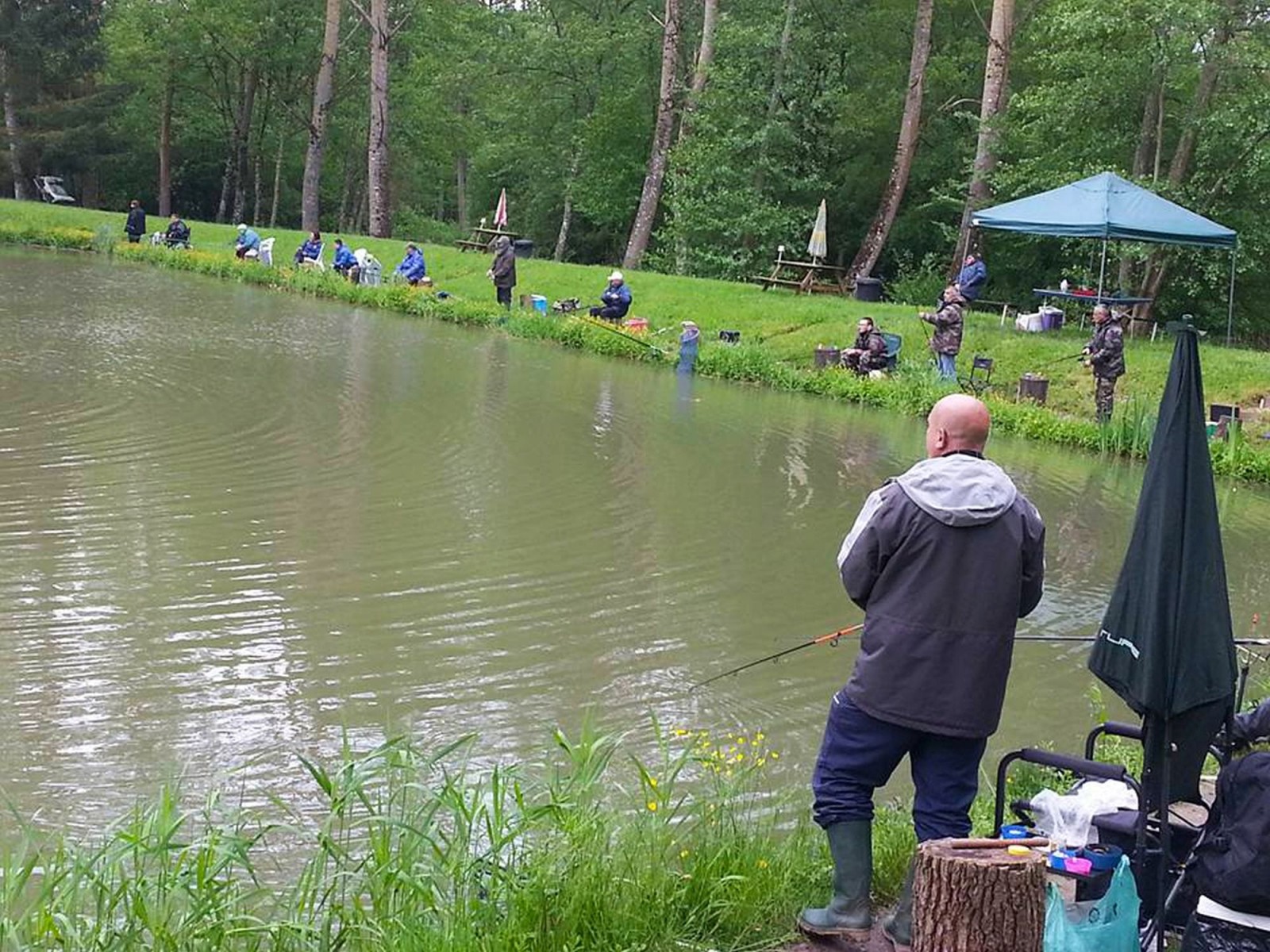 Au Petit Pêcheur du Moulin Plateau , etang de peche a la truite Saint Germain des Près, 33 rue de la Fonderie